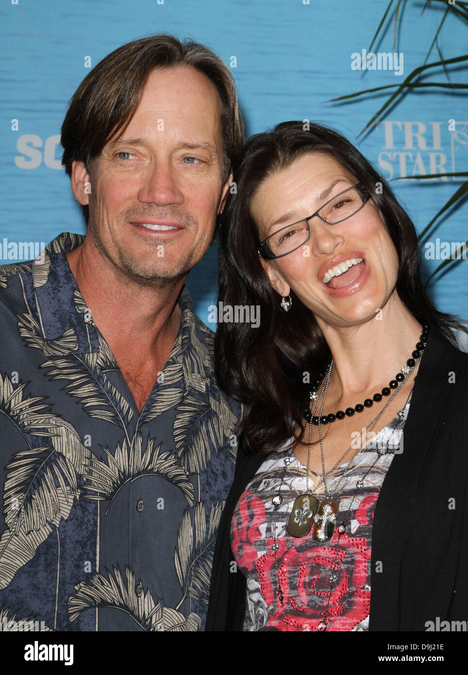 Kevin Sorbo Und Seine Frau Sam Jenkins Soul Surfer Los Angeles Premiere Held An Der Arclight Cinerama Dome Hollywood California 30 03 11 Stockfotografie Alamy
