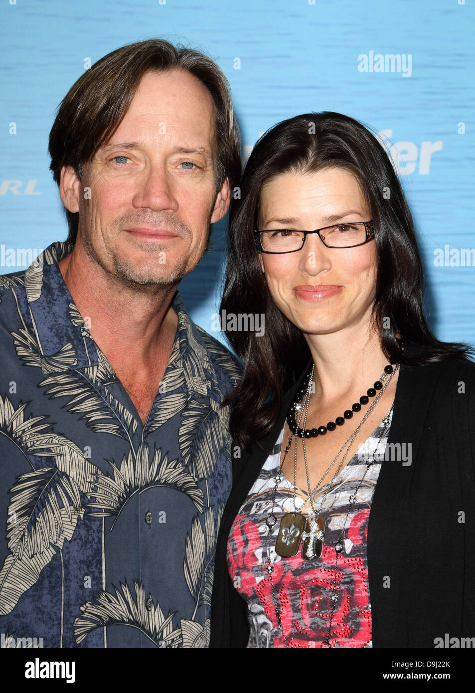 Kevin Sorbo Und Seine Frau Sam Jenkins Soul Surfer Los Angeles Premiere Held An Der Arclight Cinerama Dome Hollywood California 30 03 11 Stockfotografie Alamy