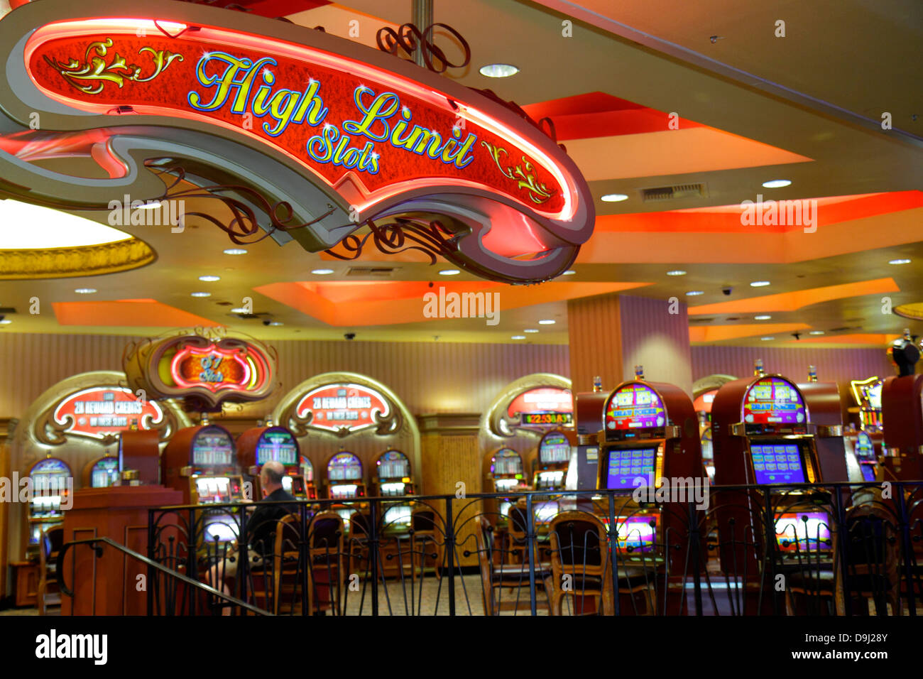 Las Vegas Nevada, The Strip, South Las Vegas Boulevard, Bally's Las Vegas Hotel & Casino, Glücksspiel, Glücksspiel, Spieler, Spieler, Spielautomaten, Maschinen, hohe Limits Stockfoto
