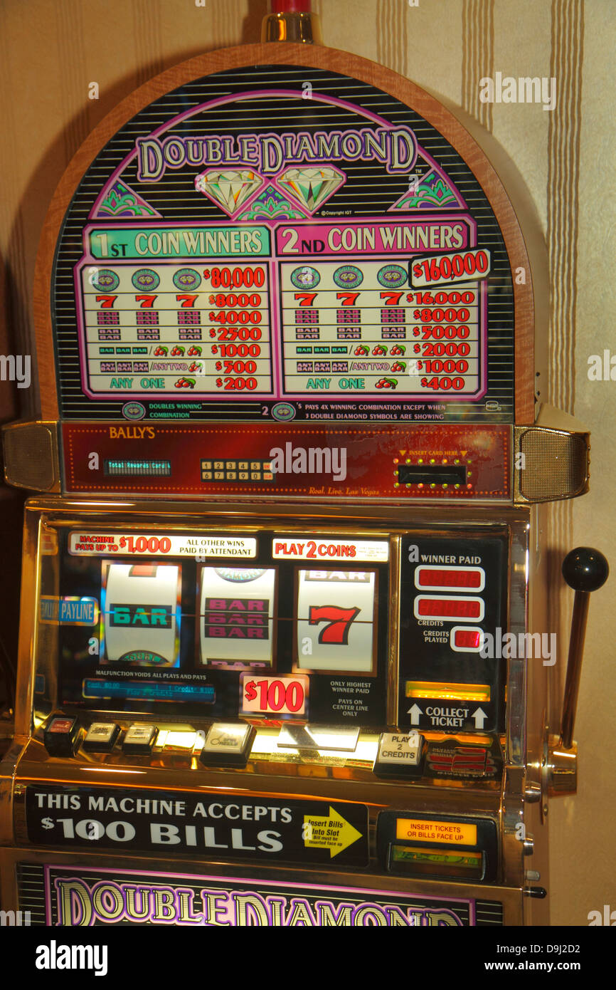 Las Vegas Nevada, The Strip, South Las Vegas Boulevard, Bally's Las Vegas  Hotel and Casino, Glücksspiel, Glücksspiel, Spieler, Spieler,  Spielautomaten, Maschinen, Besucher Stockfotografie - Alamy