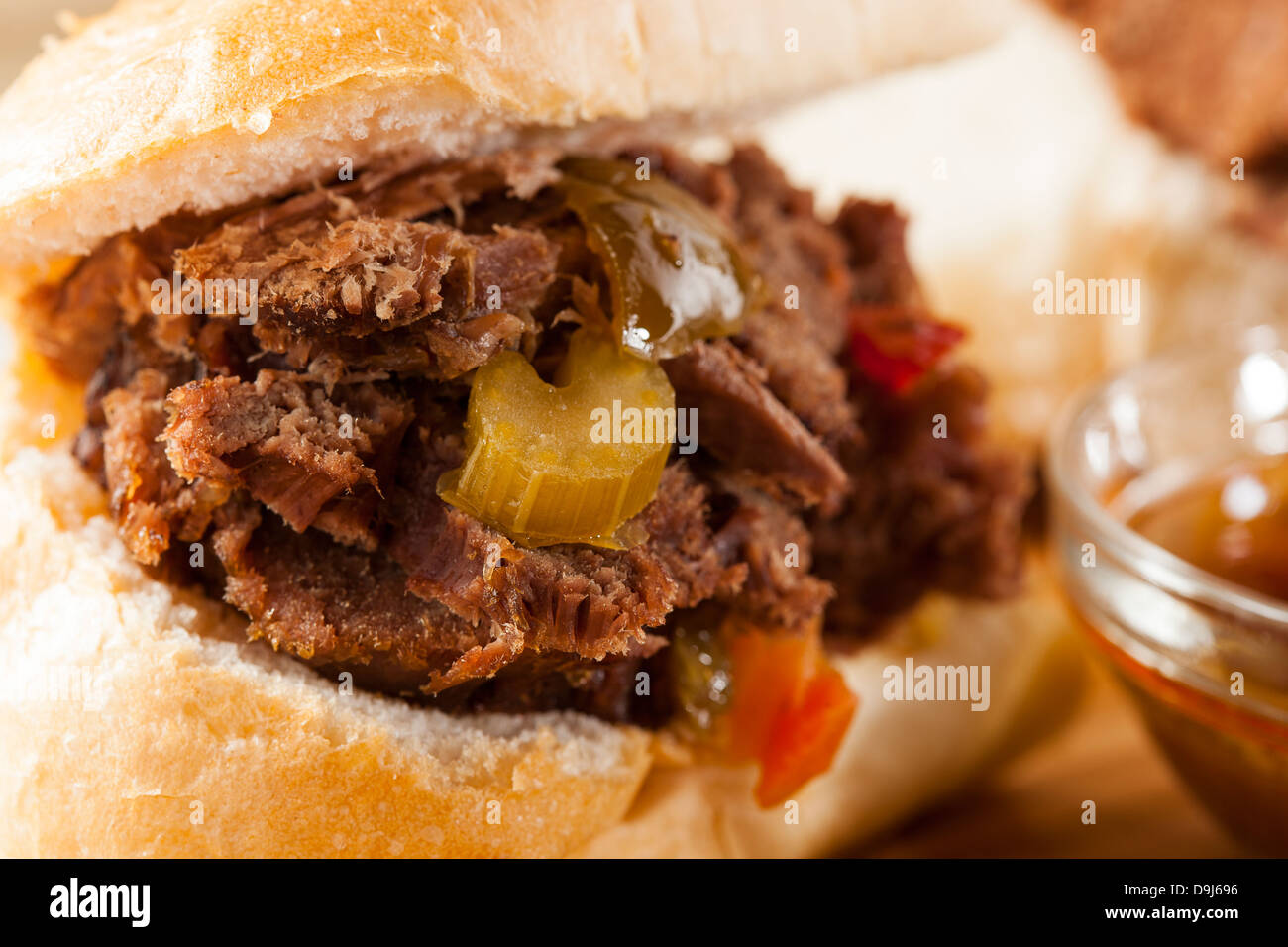 Saftige hausgemachte italienische Beef Sandwich mit Peperoni Stockfoto