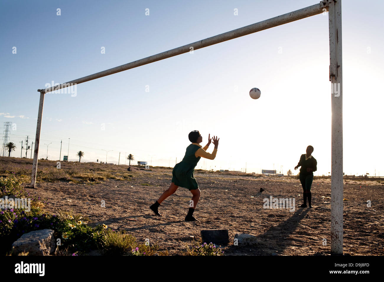 Grassroot Soccer Verwendungen macht Fußball zu erziehen inspirieren Gemeinschaften stoppen Ausbreitung HIV Likhona Praktiken als Torwart zu mobilisieren Stockfoto