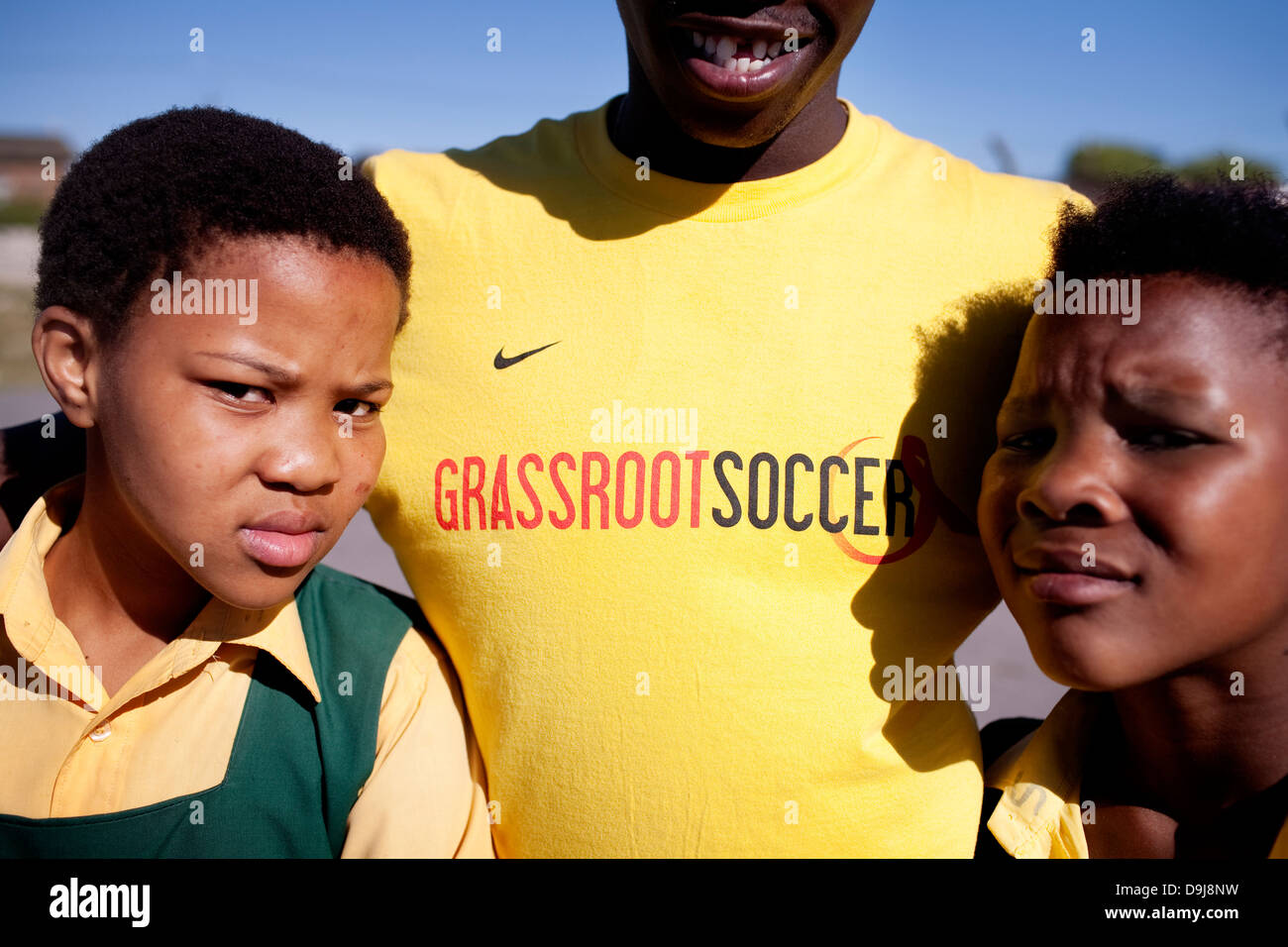 Grassroot Soccer Verwendungen macht Fußball zu erziehen inspirieren mobilisieren Gemeinschaften stoppen Ausbreitung HIV Portrait Likhona Andile Gruppe Stockfoto