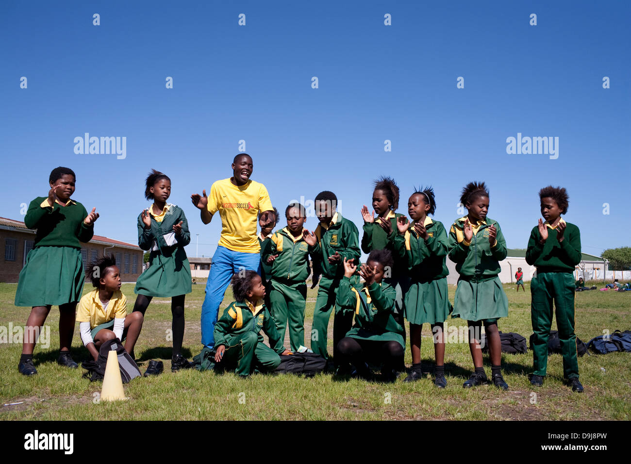 Grassroot Soccer Verwendungen macht Fußball zu erziehen inspirieren zu mobilisieren Gemeinschaften um Ausbreitung zu stoppen HIV Andile Rafeni wurde Stockfoto