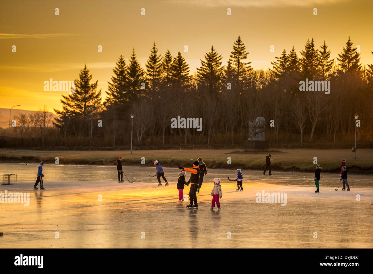 Ice skating pond Fotos und Bildmaterial in hoher Auflösung Alamy