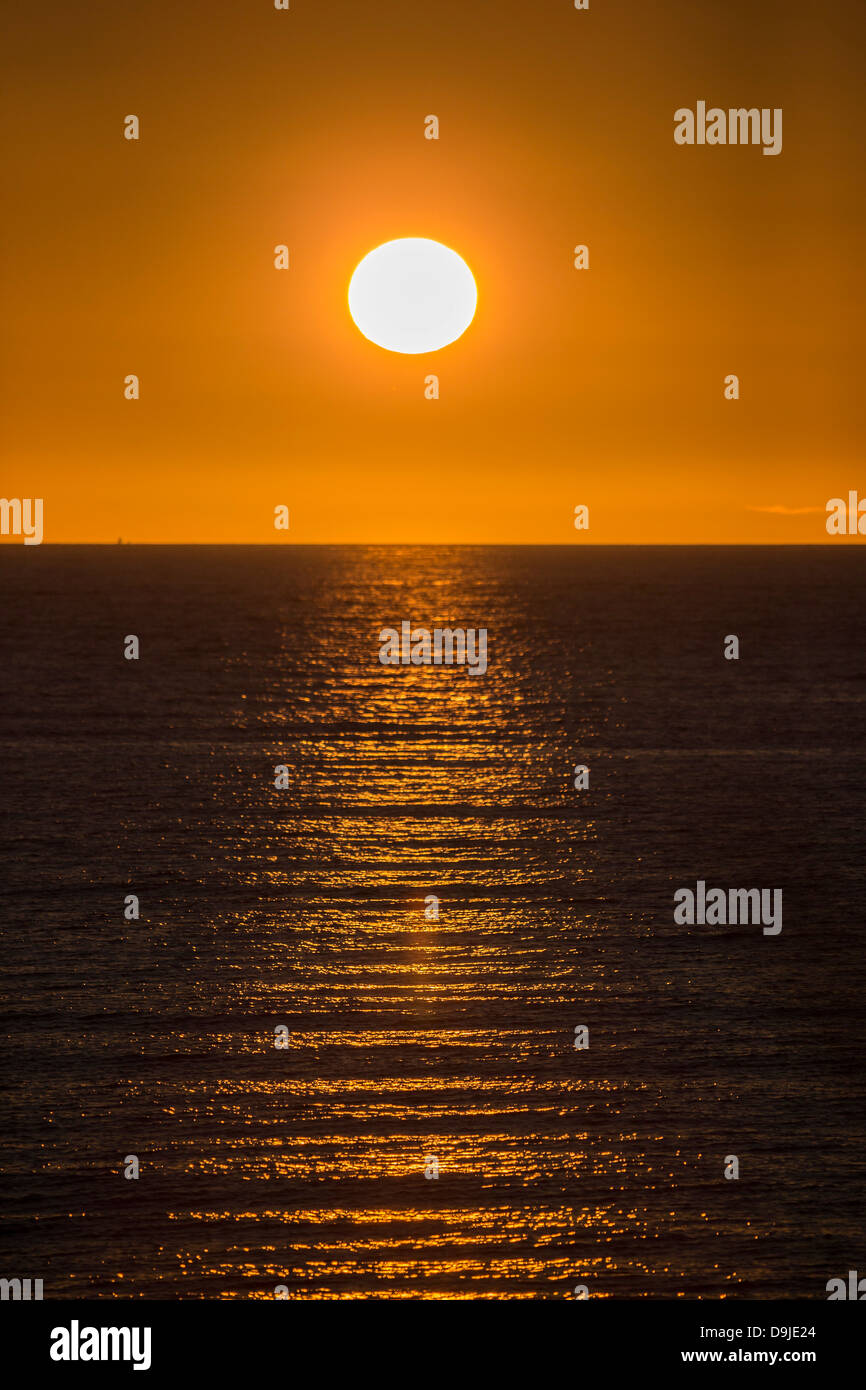 Sonnenuntergang über dem Norden Atlantik, Island Stockfoto