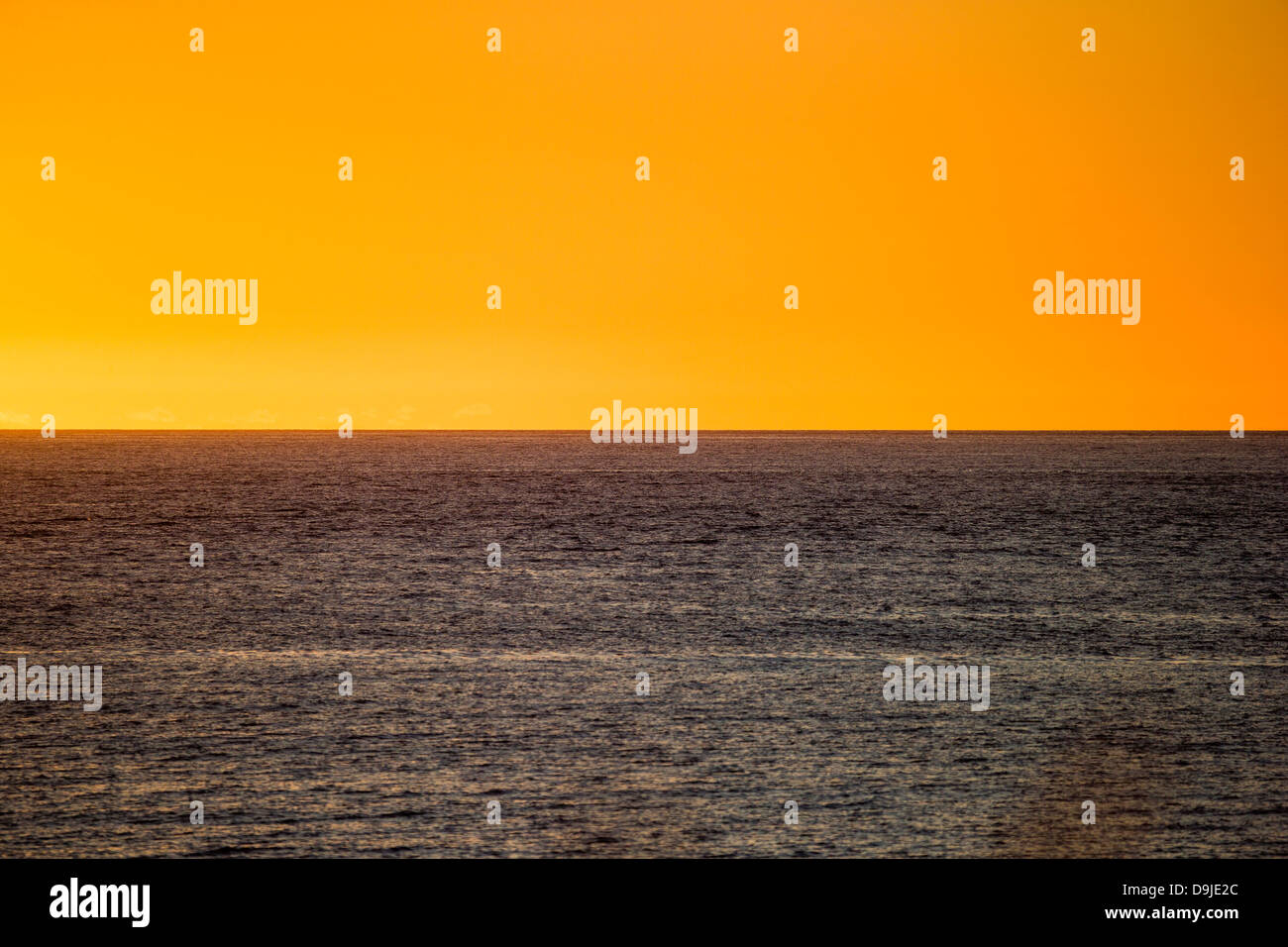 Sonnenuntergang über dem Norden Atlantik, Island Stockfoto