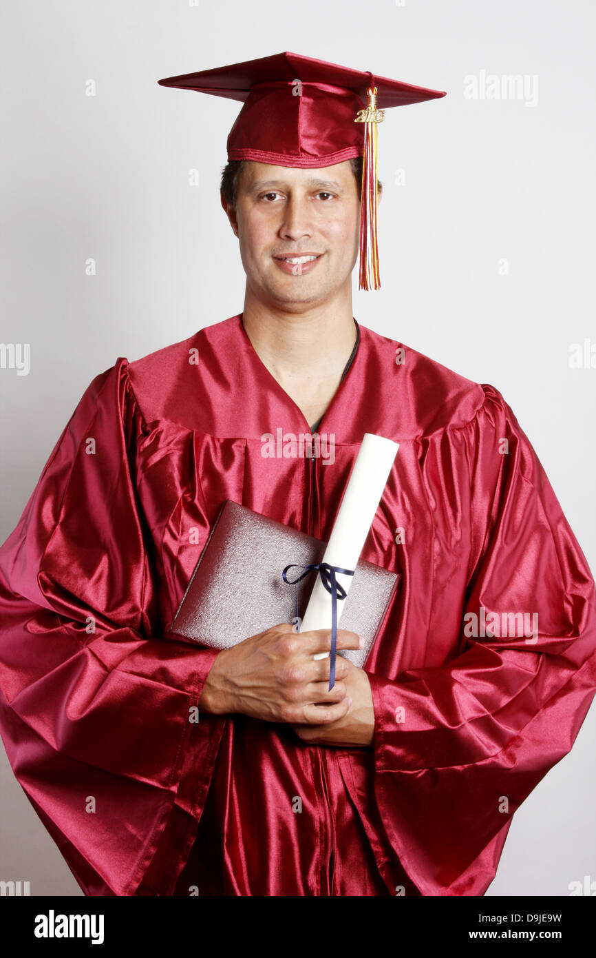 Diplomierter 2013 eine rote Mütze und Mantel Stockfoto