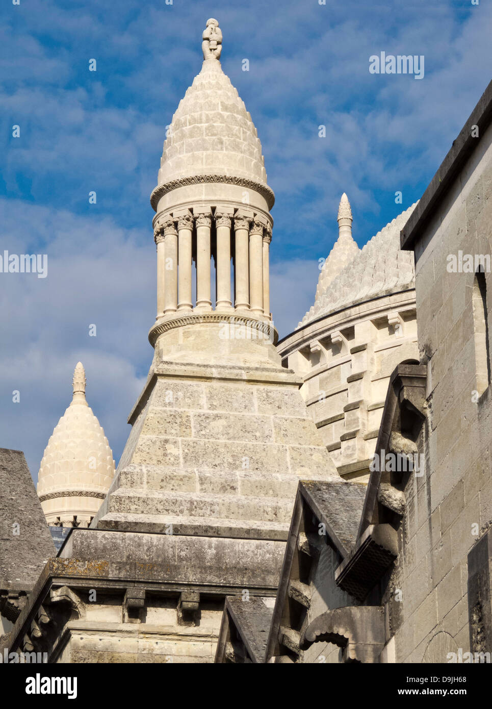Dachdetails und Kuppeln der St Front Cathedral, Perigueux, Frankreich Stockfoto
