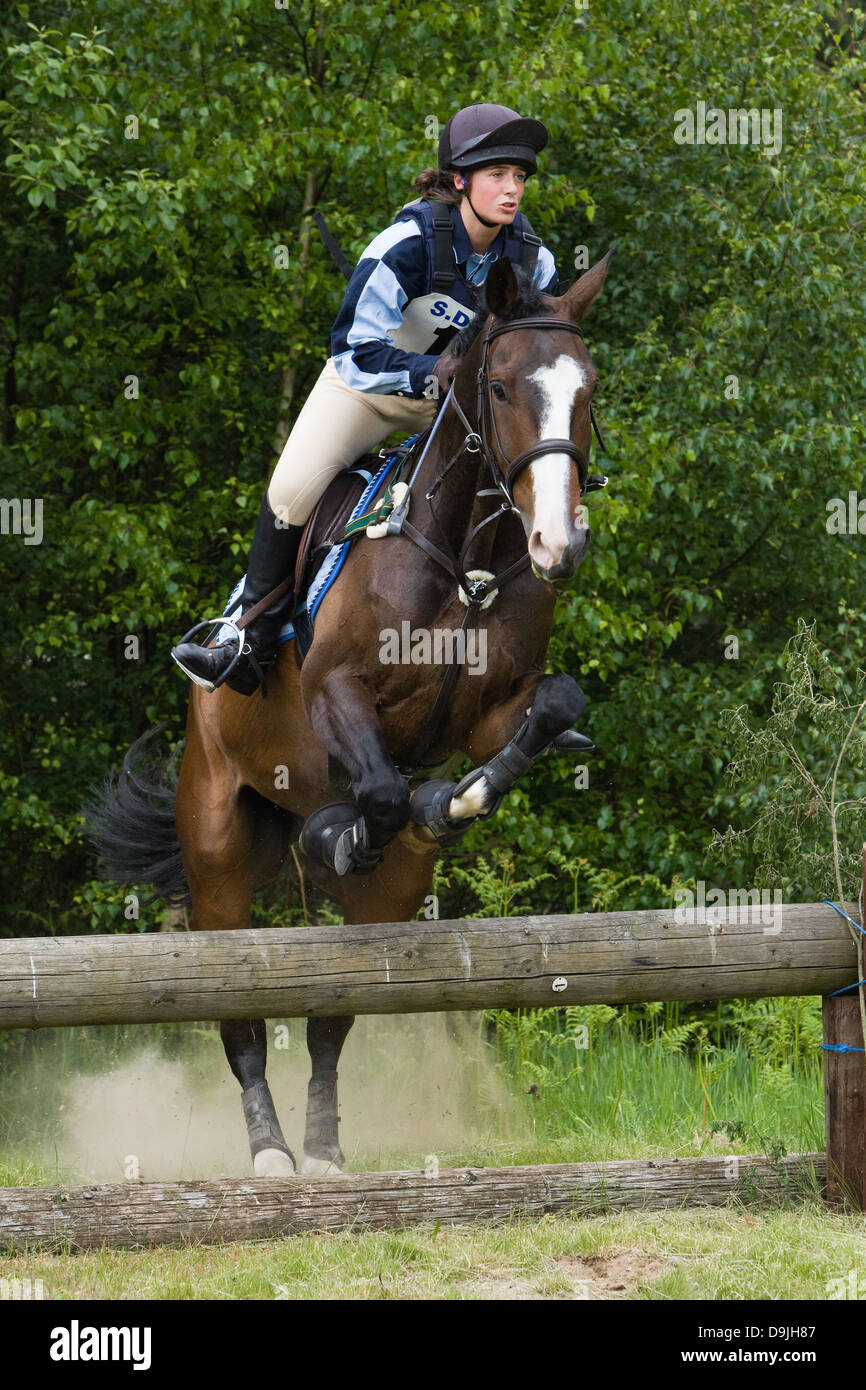 Ein Konkurrent, die Teilnahme an einer ein-Tages-Veranstaltung. Die Veranstaltung besteht aus Dressur-, Spring- und Cross Country. Stockfoto