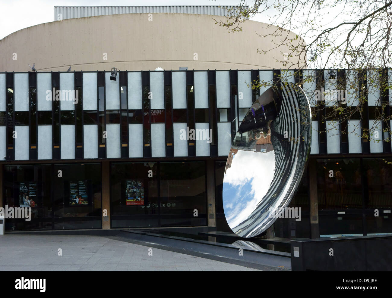 Sky Mirror von Anish Kapoor außerhalb von Nottingham Playhouse, England Stockfoto