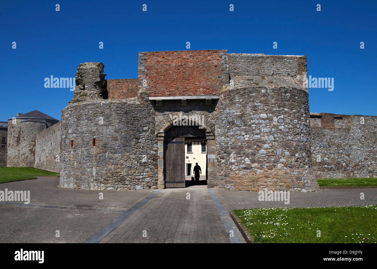 Das Haupttor zum 13. Jahrhundert König John Castle, Dungarvan, Coumnty Waterford, Irland Stockfoto