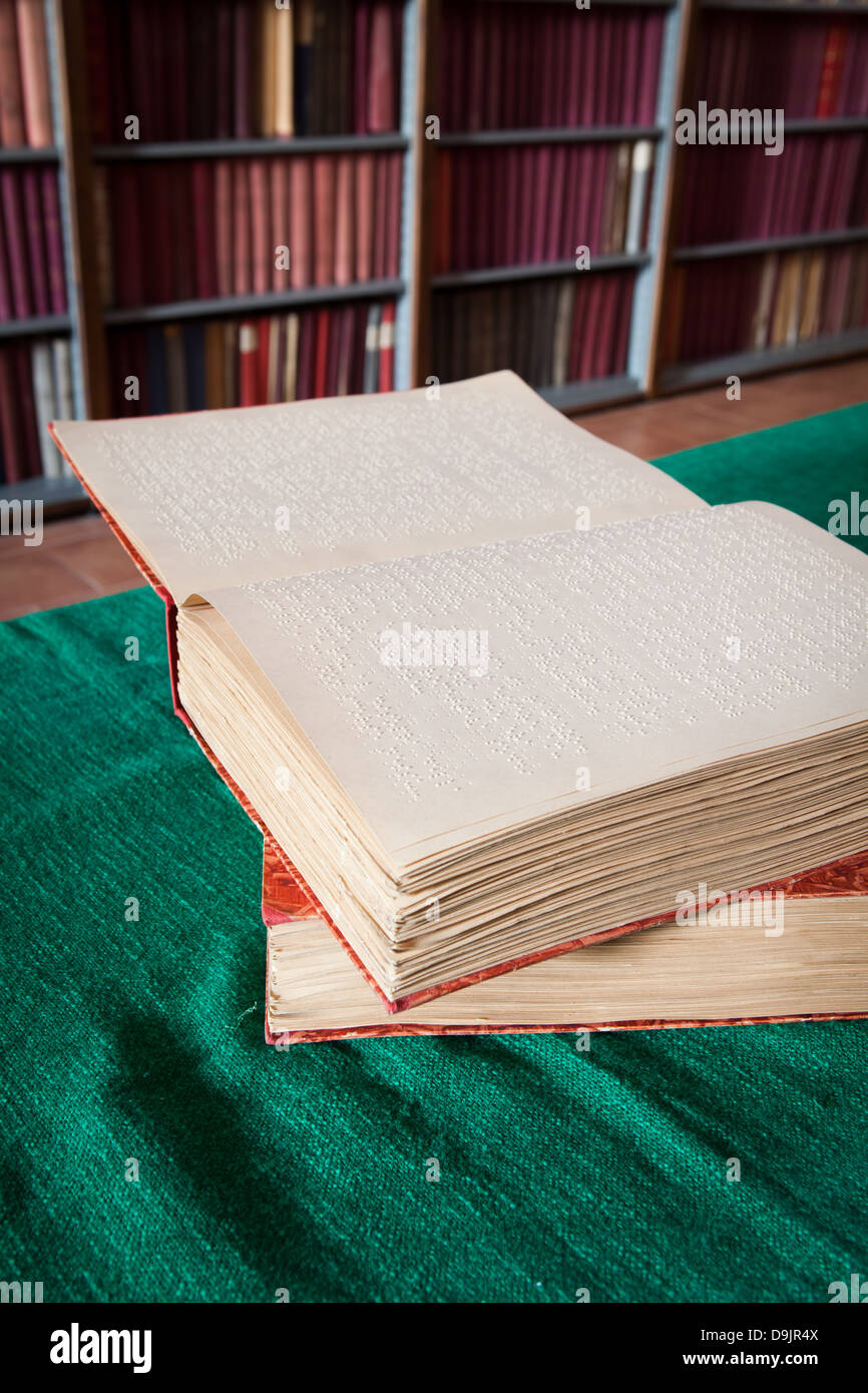 Die Bibliothek am Instituto Antonacci, Institut für Sehbehinderte hat einige sehr seltene Titel in Braille-Schrift. Stockfoto