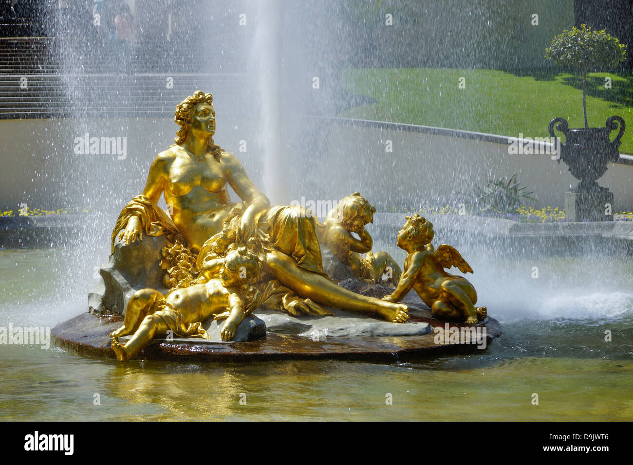 Goldener Brunnen mit Wasser-Brunnen in Linderhof Castle, Oberbayern, Deutschland Stockfoto