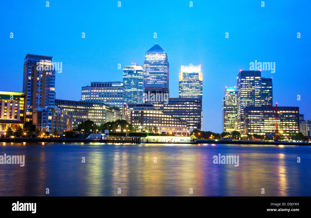 Canary Wharf an der Dämmerung London UK Stockfoto