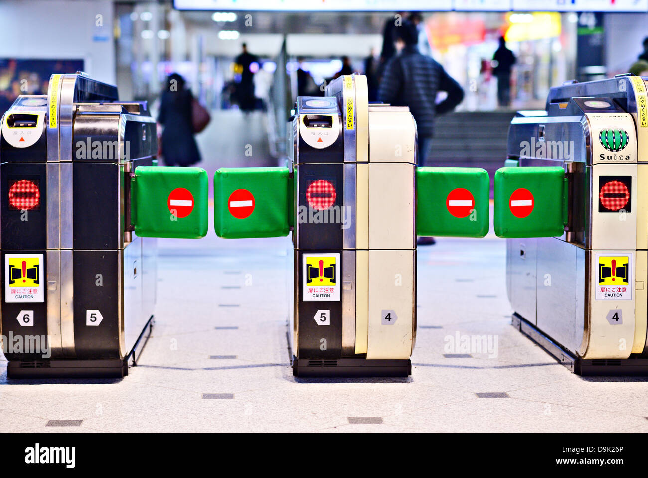 Suica Drehkreuze in Tokyo Station. Stockfoto