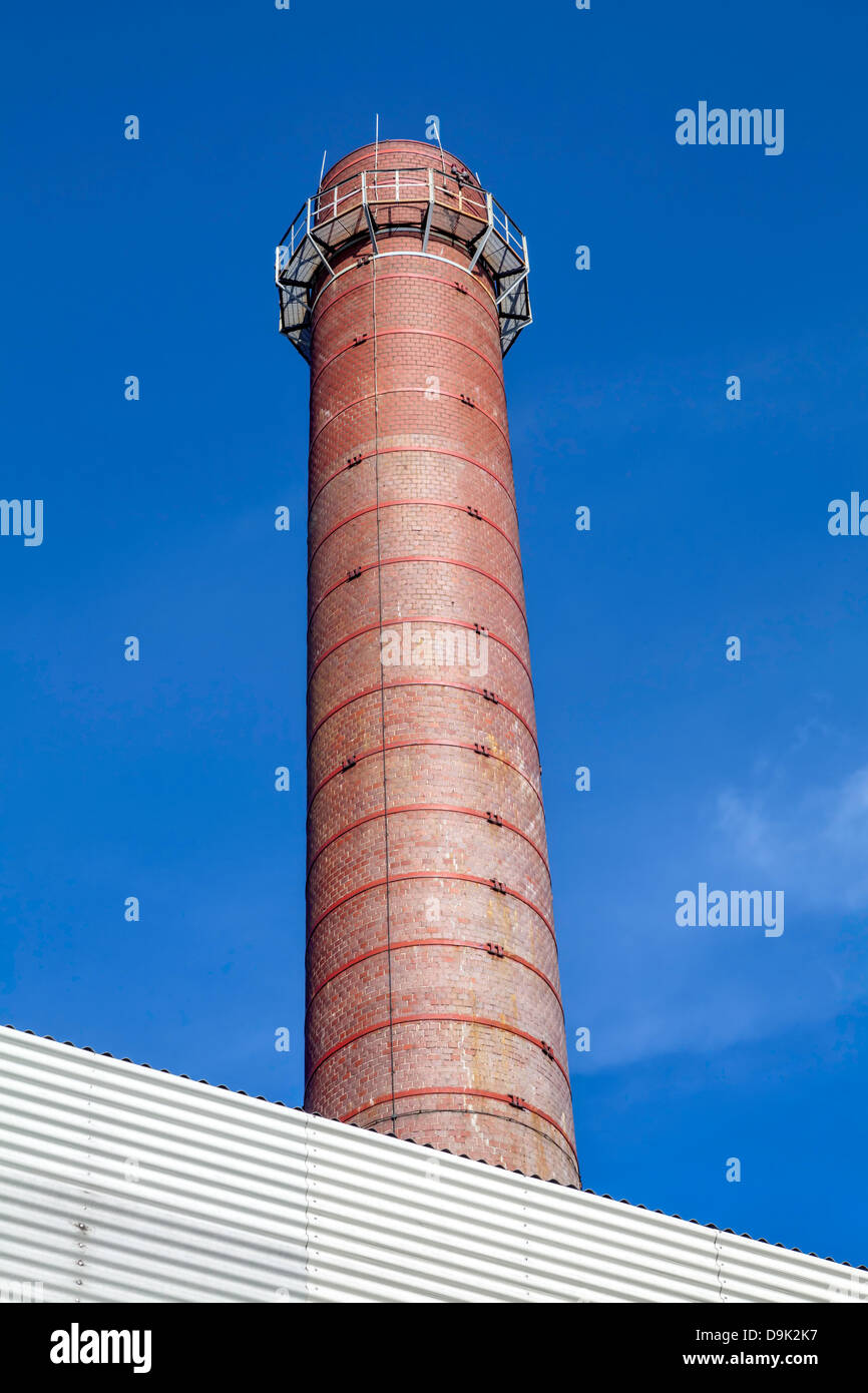 Ziegel-Schornstein an der John R. Kelly Plant Anlagen zur Stromerzeugung in SE Gainesville. Stockfoto