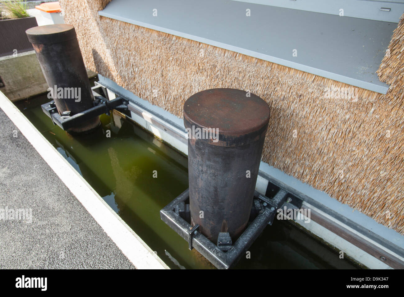 Die schwimmenden Büros von Waternet in Amsterdam, Niederlande. Stockfoto