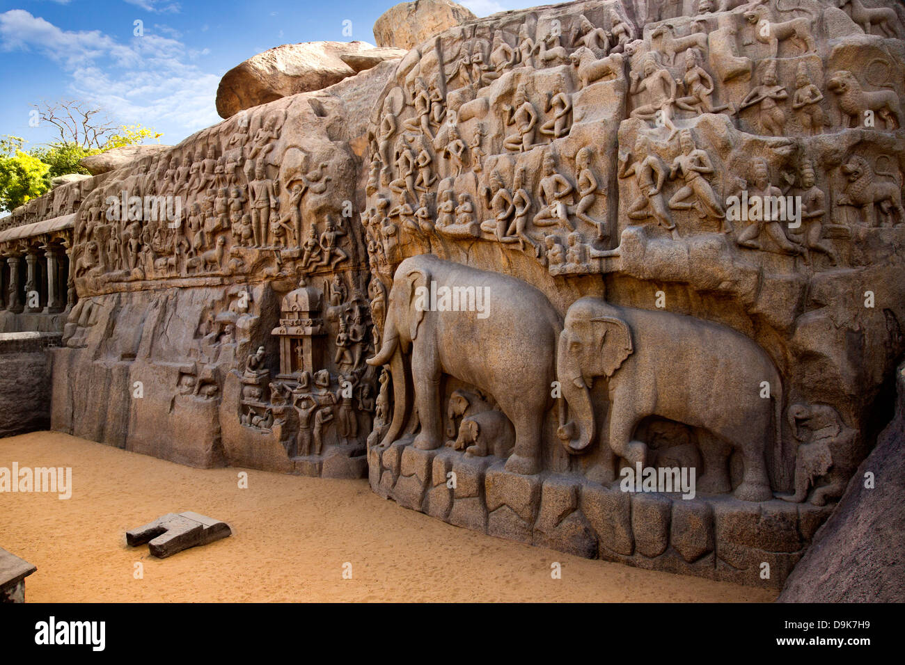 Steinschnitzereien auf dem Gesicht von einem Felsen auf Arjunas Buße, Mahabalipuram, Kanchipuram Bezirk, Tamil Nadu, Indien Stockfoto