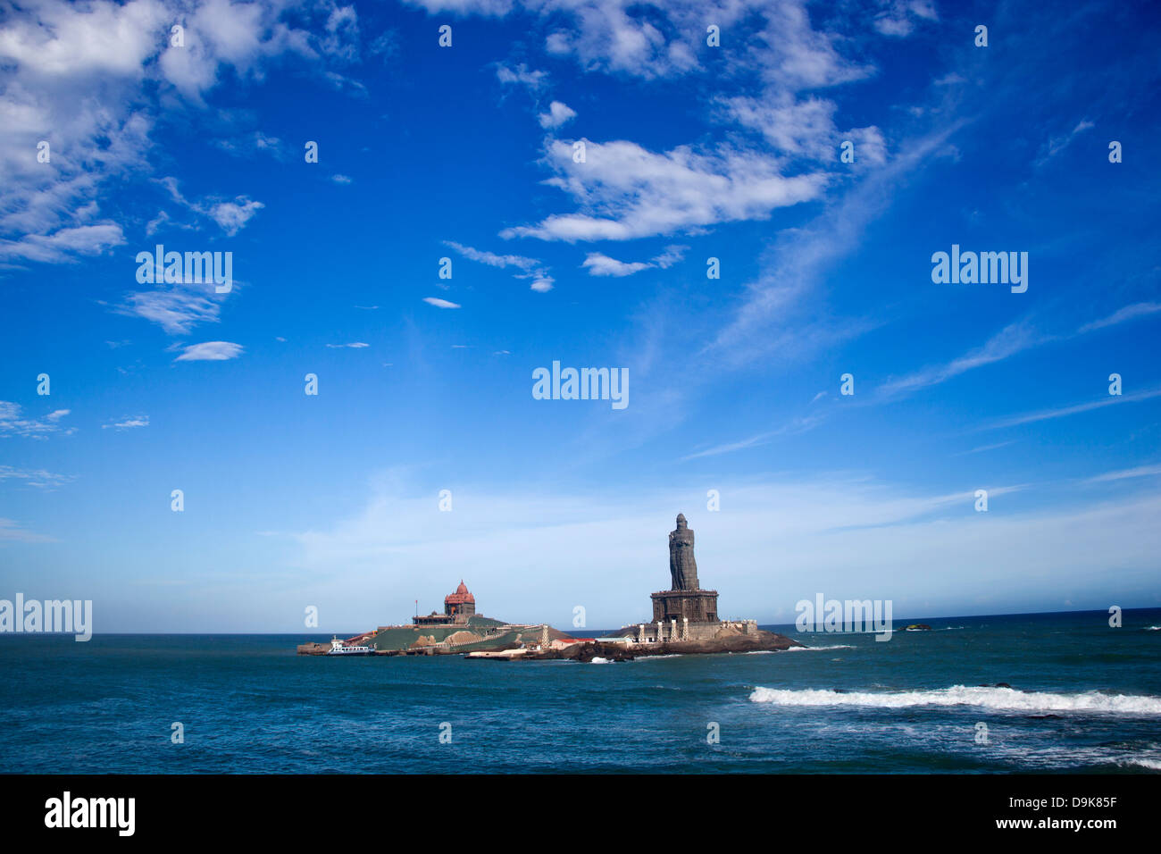 Heiligen Thiruvalluvar Statue auf der kleinen Insel, Laccadive Meer, Kanyakumari, Tamil Nadu, Indien Stockfoto