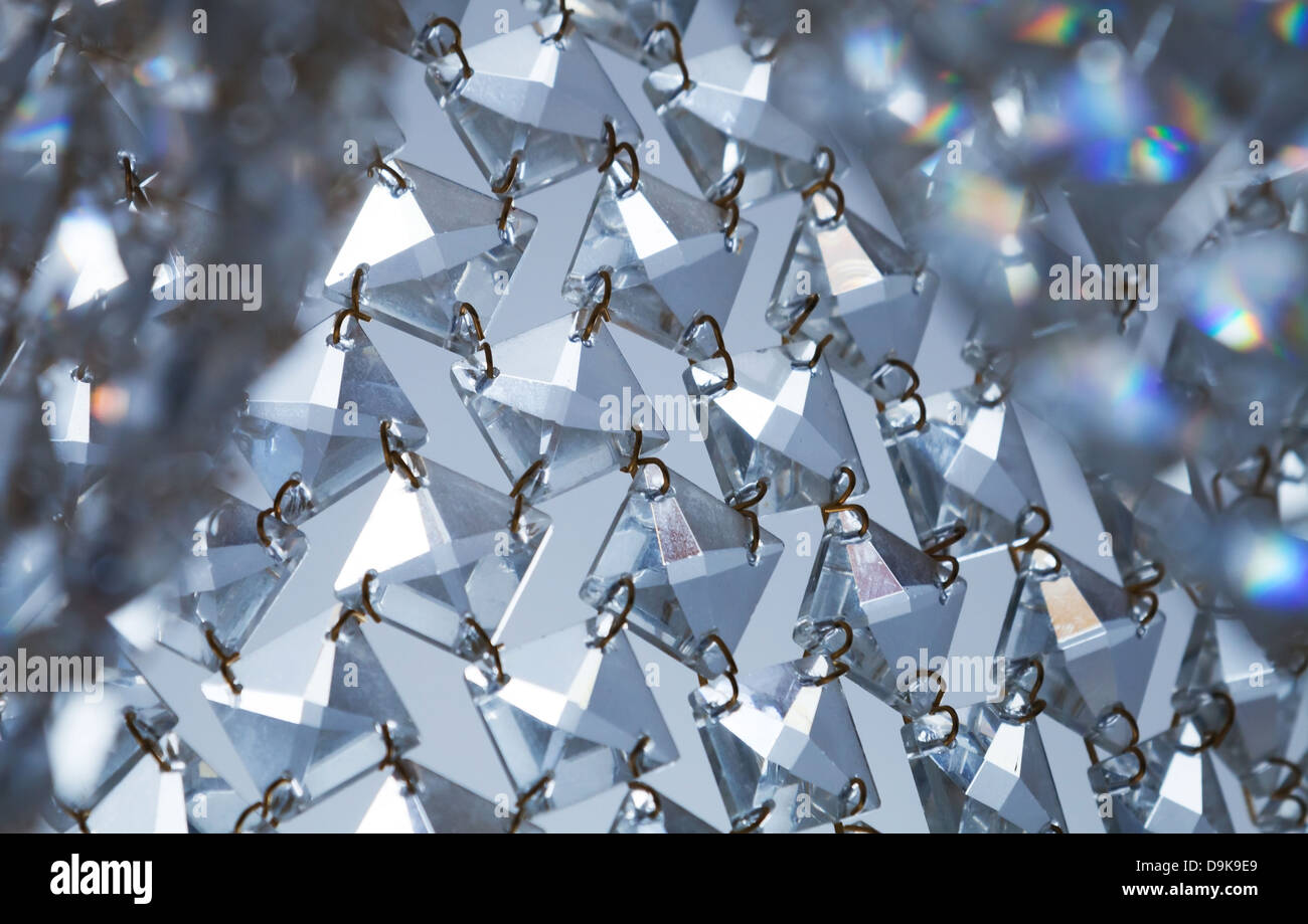 Glas-Kristall-Design-Elemente der Vintage Kronleuchter mit Regenbogen-Balken Stockfoto