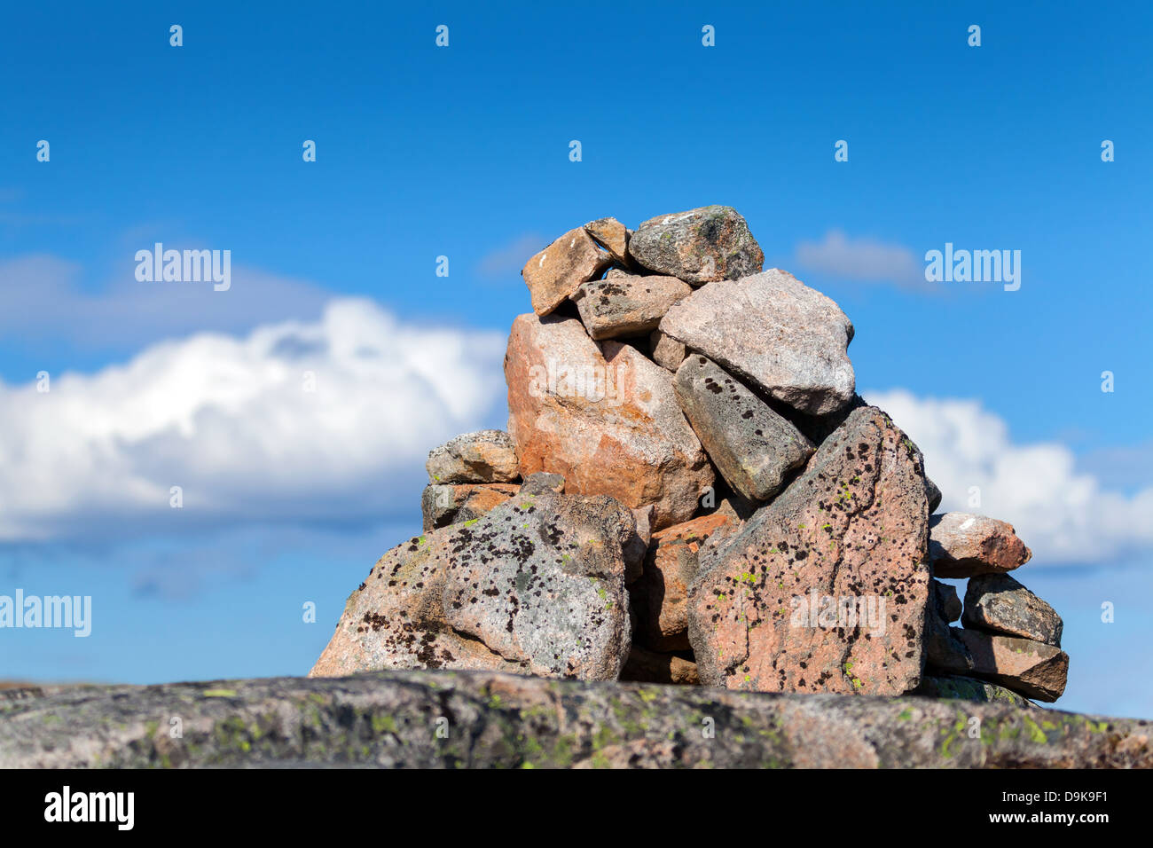 Cairn als Navigation Marke auf norwegischen Berg Stockfoto