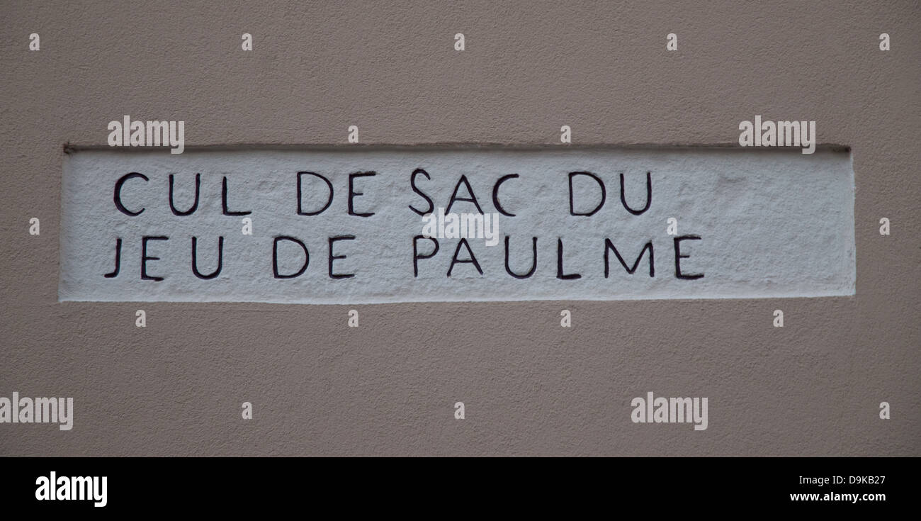 Straße Schild mit der Aufschrift CUL DE SAC DU JEU DE PAULME in der Nähe von Autun Kathedrale Burgund Frankreich Stockfoto
