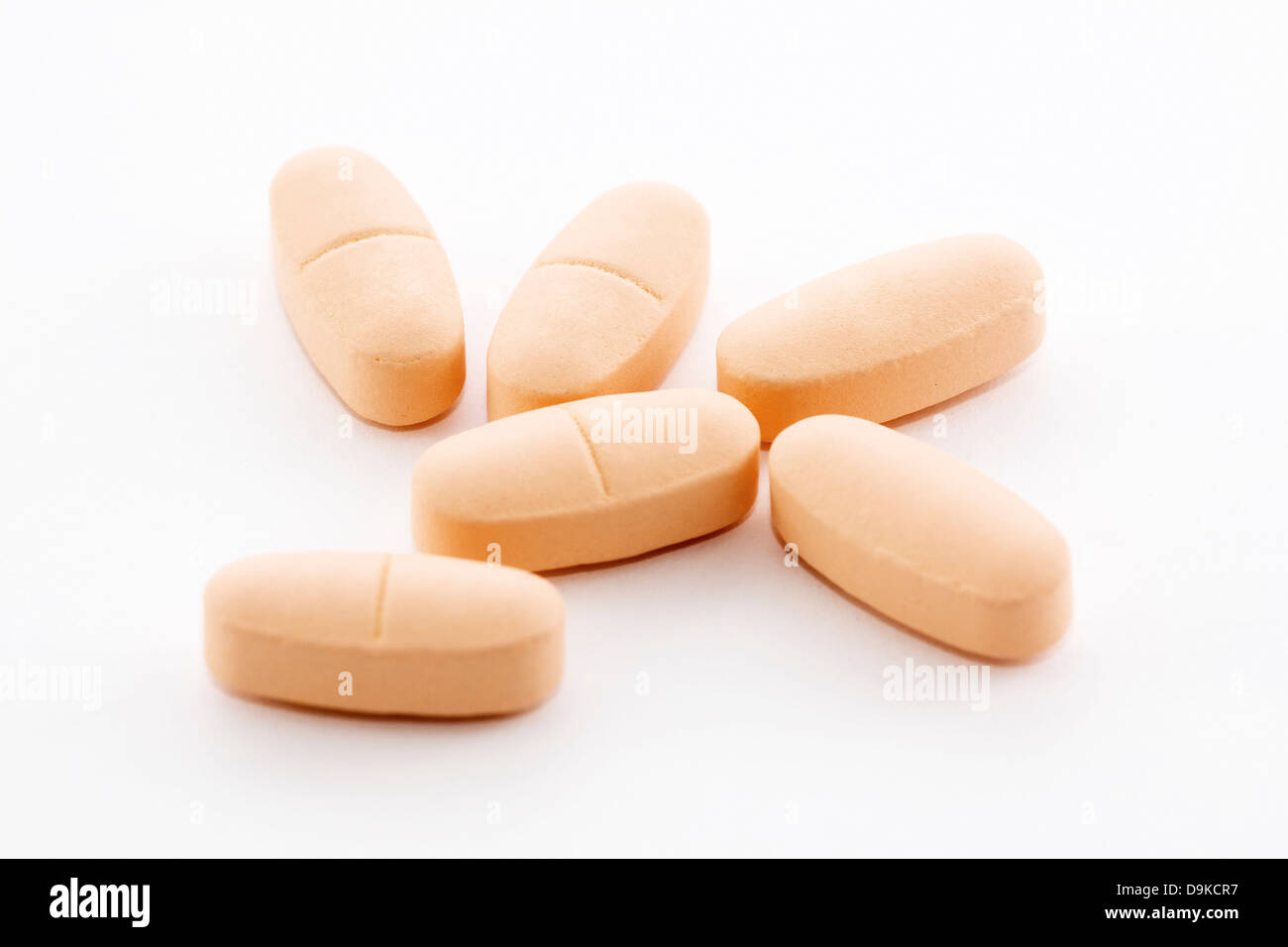 Pillen, die isoliert auf weiss Stockfoto