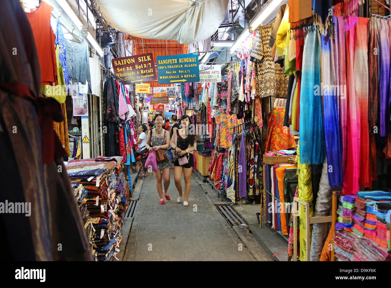 Ständen am Chatuchak Weekend Market, dem größten Markt in Thailand, Bangkok, Thailand Stockfoto