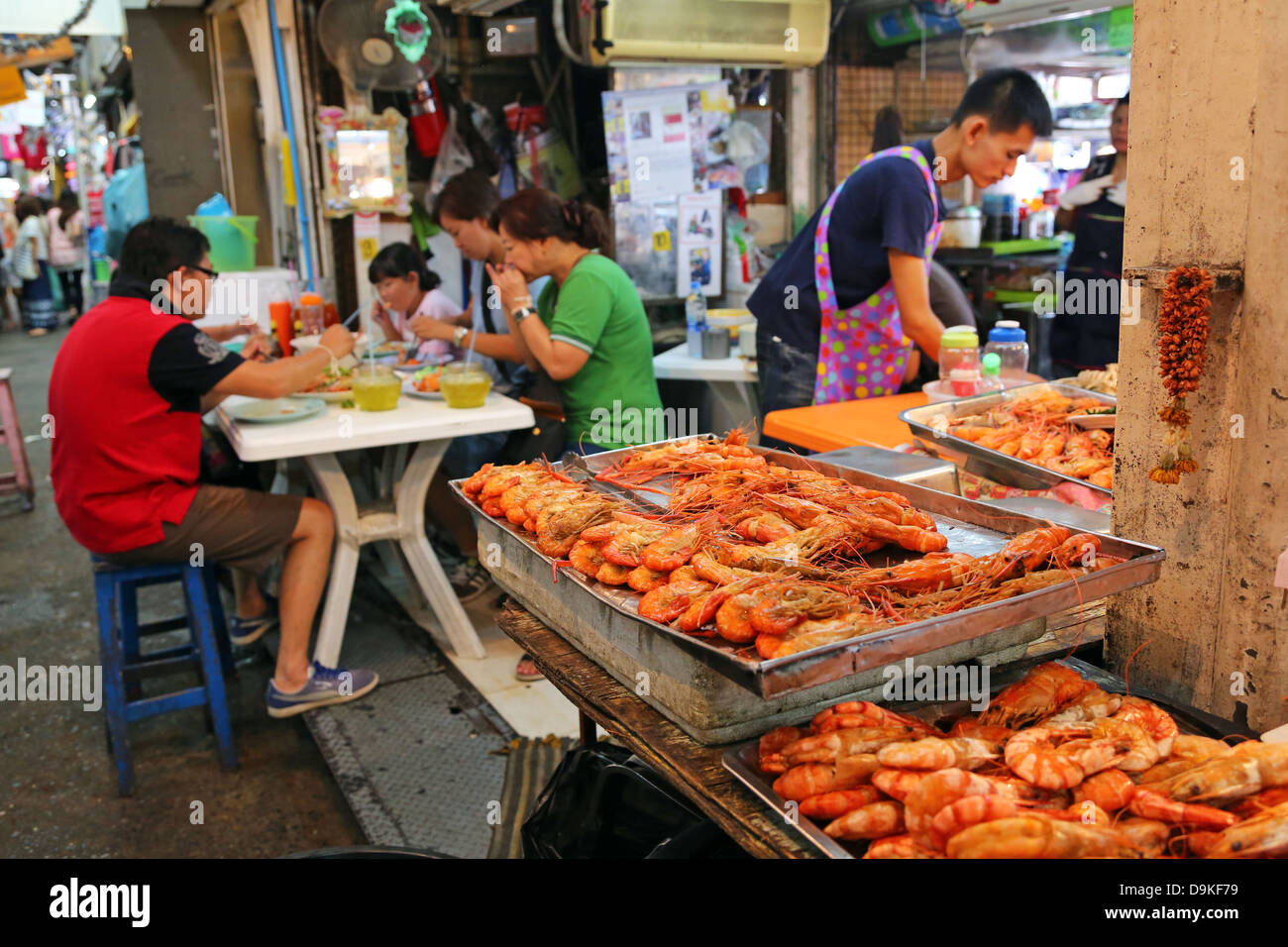 Garküche am Chatuchak Weekend Market, dem größten Markt in Thailand, Bangkok, Thailand Stockfoto