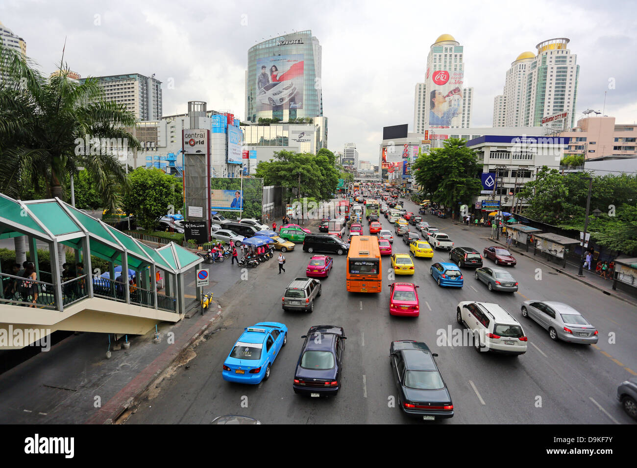 Auto und Verkehr Stau während der Hauptverkehrszeit, Bangkok, Thailand Stockfoto