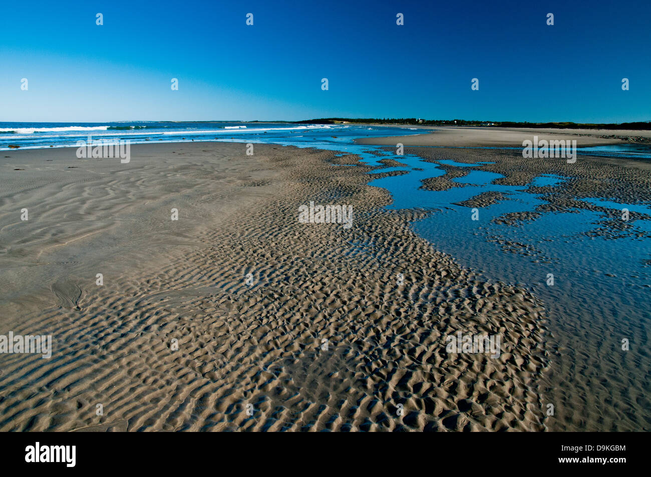 Küste Strand bei Flut ausgehen, komplizierte Muster in den Meeresboden zu hinterlassen Stockfoto