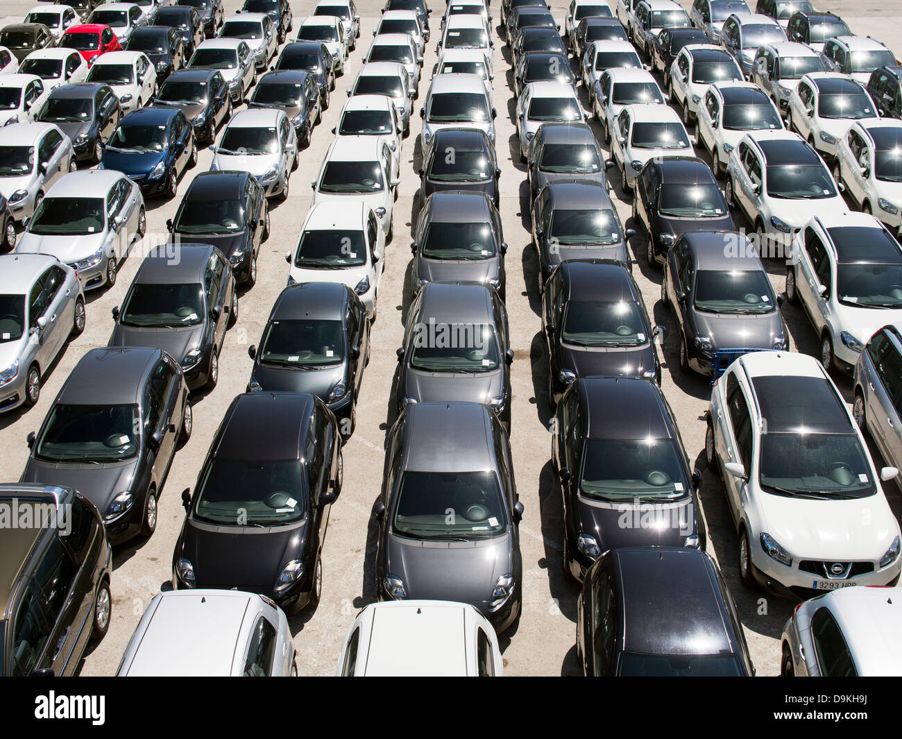 Odd Man out - geparkt importierte Autos auf Valencia Docks, Spanien 6 Stockfoto