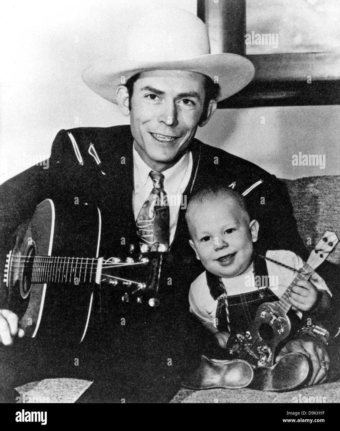 HANK WILLIAMS (1923-1953) C & W Musiker über 1950 mit Sohn Randall, die seine eigene Gesangskarriere als Hank aufzutretten Jnr hätten Stockfoto
