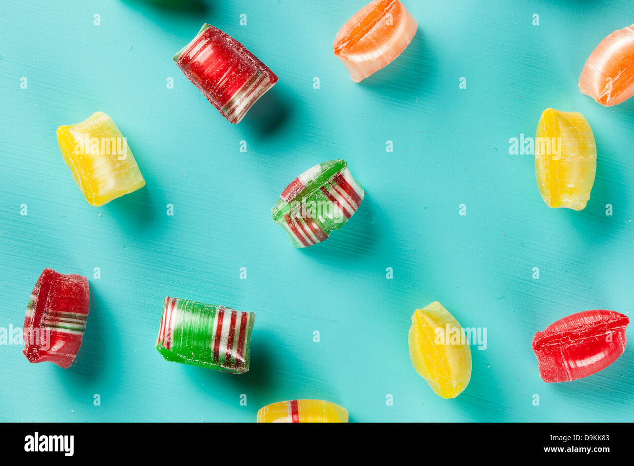 Bunte süße Hard Candy Münzstätten vor einem hellen Hintergrund Stockfoto