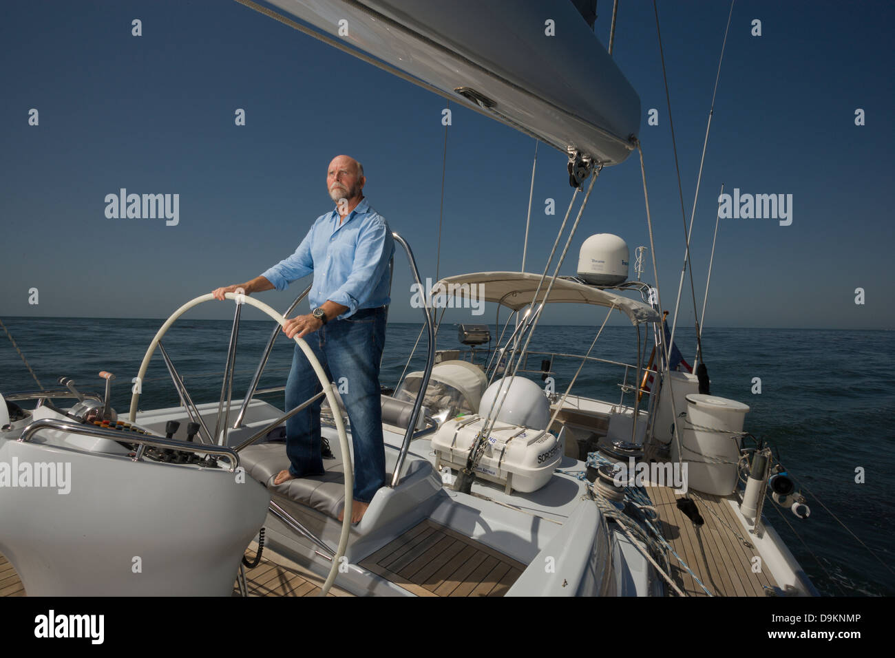 SAN DIEGO, CA-19 APRIL: Dr. Craig Venter auf seinem Boot Segeln in San Diego, Kalifornien, USA am 19. April 2007. Stockfoto