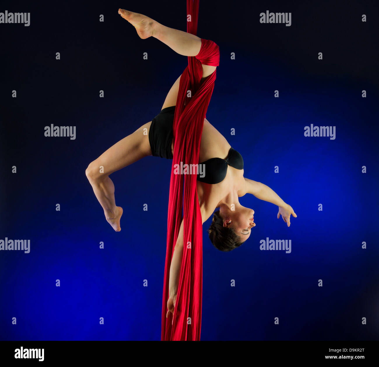 Frau darstellende Akrobatik Stockfoto
