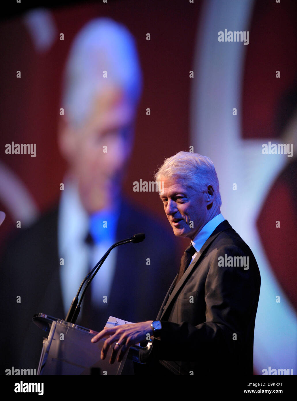 Die schottischen Business Awards an der EICC Edinburgh.  Abgebildete Keynote Speaker Ex-Präsident der USA Bill Clinton auf der Bühne. Stockfoto