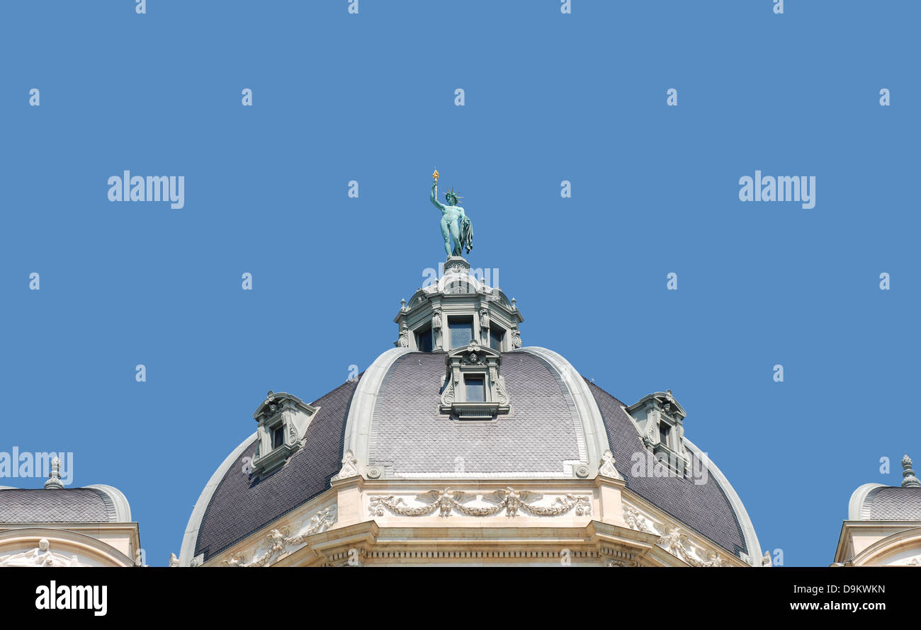 Detail der Kuppel auf dem Dach auf dem (Natural History) Naturhistorischen Museum in Wien Stockfoto