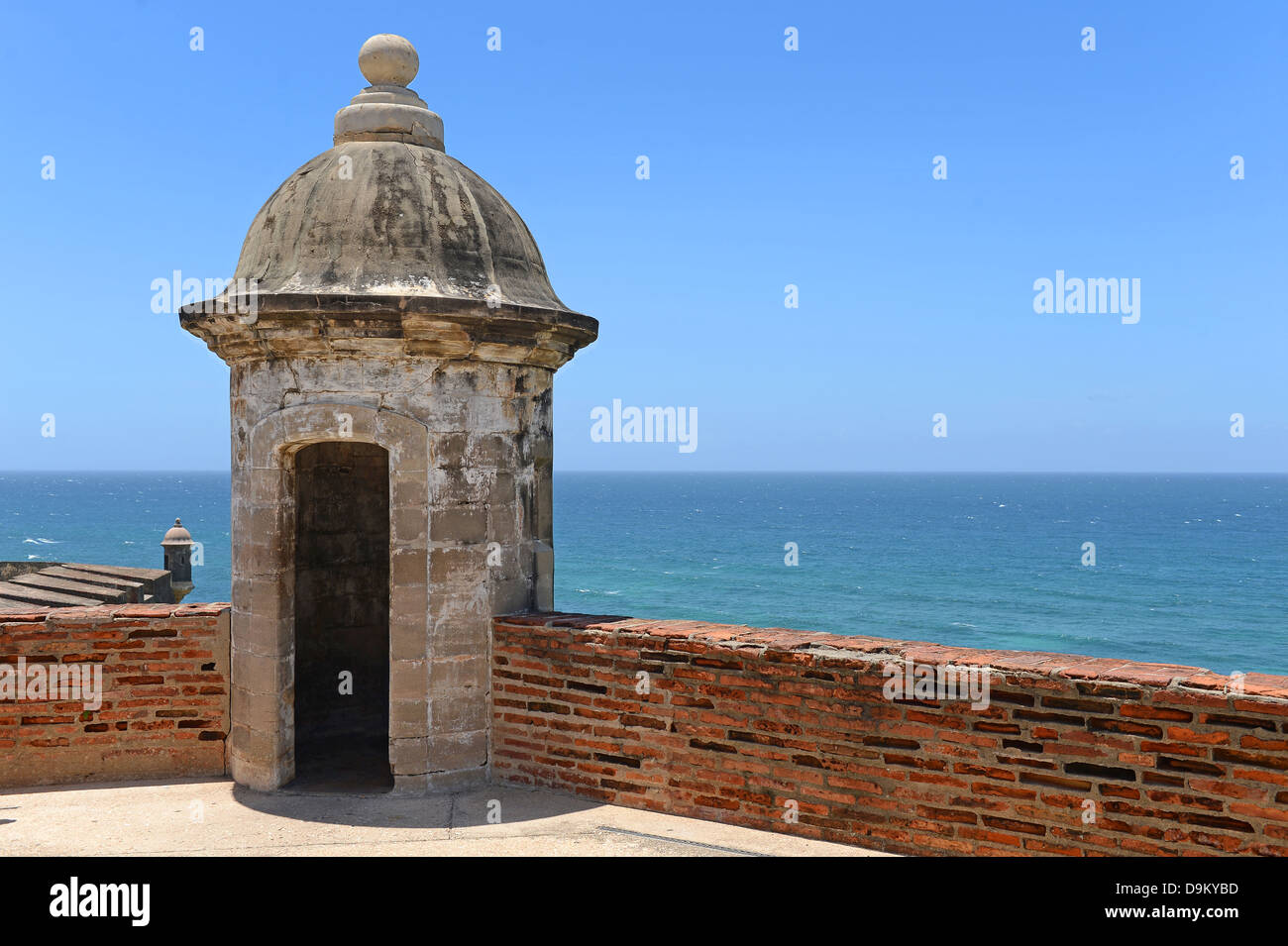 Turm am Castillo San Cristobal in San Juan, Puerto Rico an sonnigen Tag Stockfoto