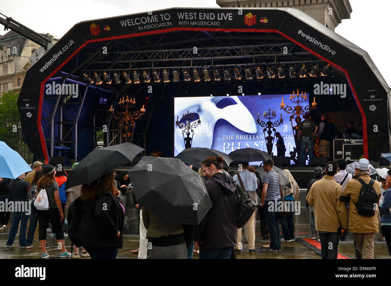 Trafalgar Square, London, UK. 21. Juni 2013. Versuche, das Phantom der Oper am Trafalgar Square - West End LIVE präsentiert die Qualität und Vielfalt der Unterhaltung im Angebot im Herzen des Londoner West End als ein spannender Ort für die ganze Familie – alles live, alles kostenlos im kultigen Ambiente des Trafalgar Square zu fördern. Bildnachweis: Marcin Libera/Alamy Live-Nachrichten Stockfoto