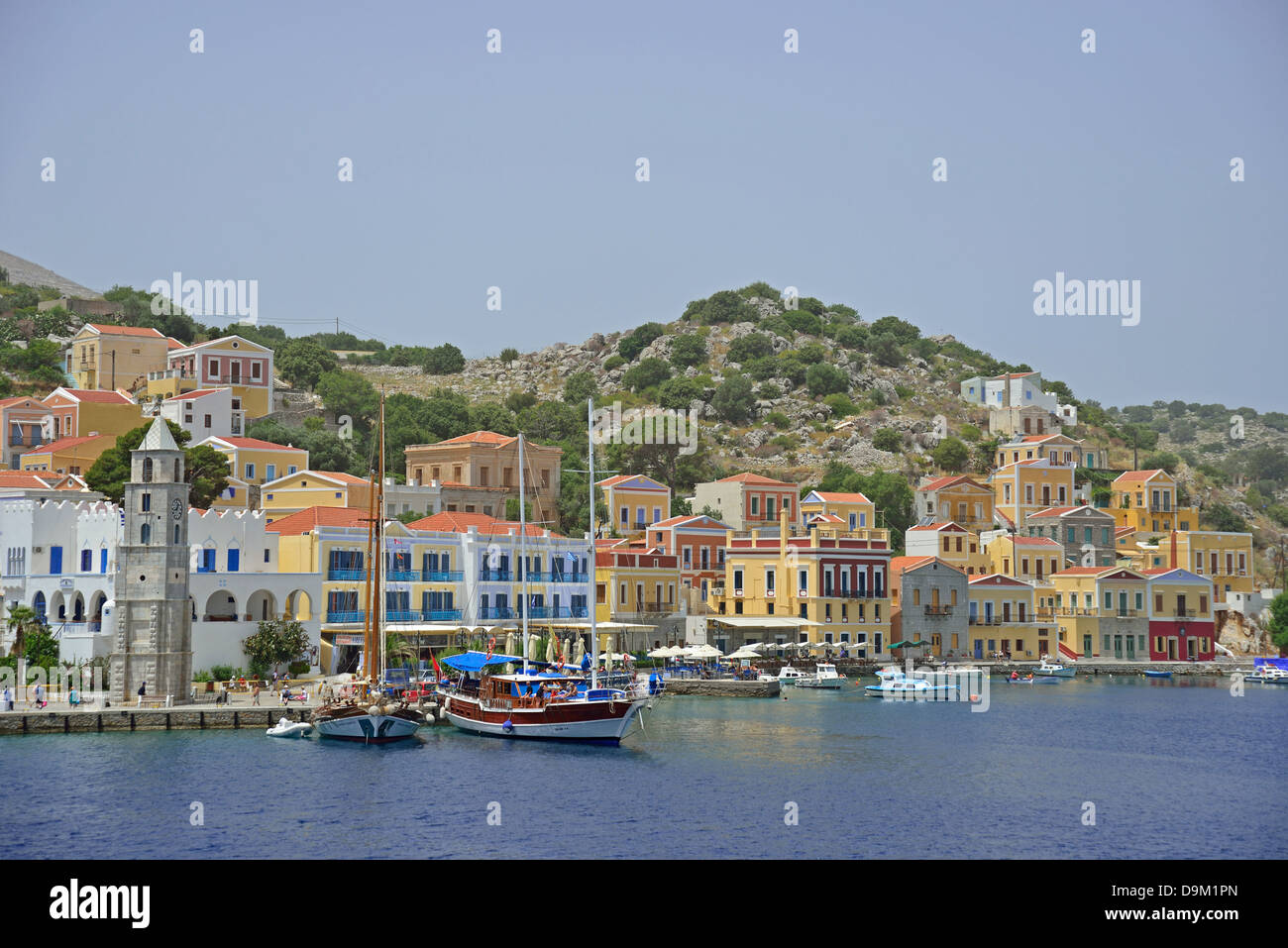 Waterfront, Symi (Simi), Rhodos (Rodos) Region, die Dodekanes, Region südliche Ägäis, Griechenland Stockfoto