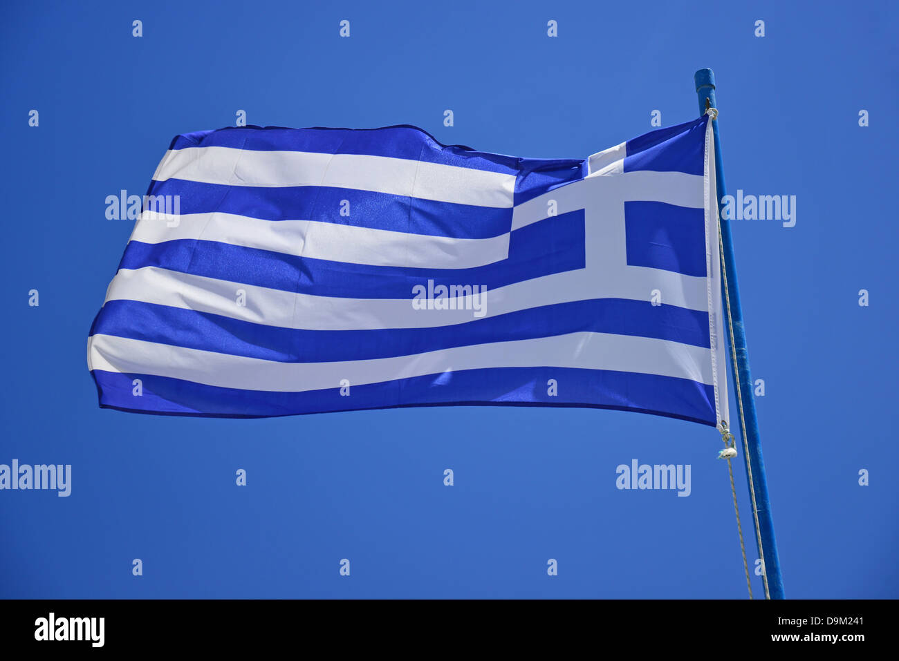 Griechische Flagge, Pefkos (Pefki), Rhodos (Rodos), die Dodekanes, South Aegean Region, Griechenland Stockfoto