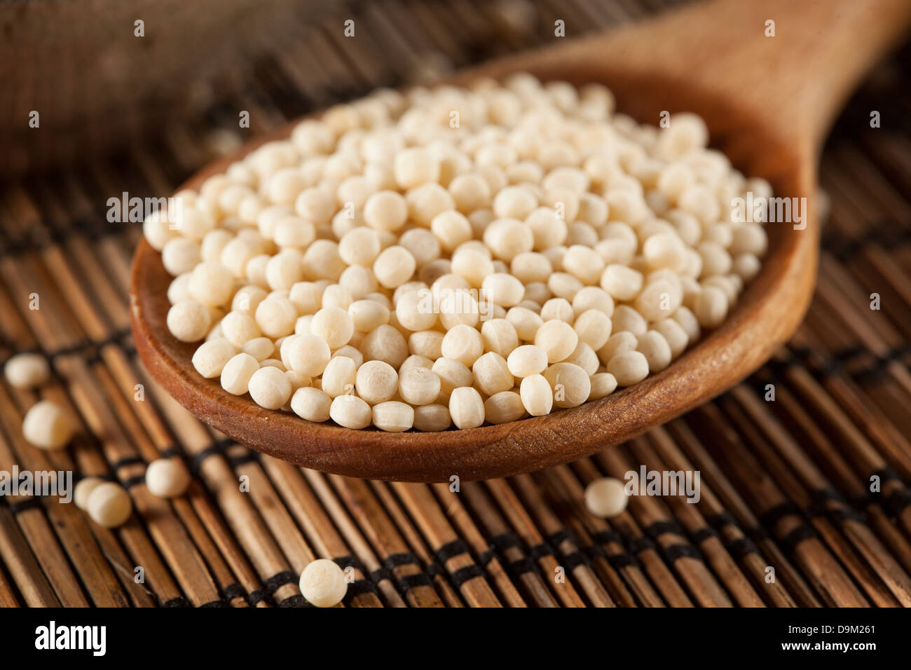 Organische Rohstoffe Middle Eastern Couscous vor dem Hintergrund Stockfoto