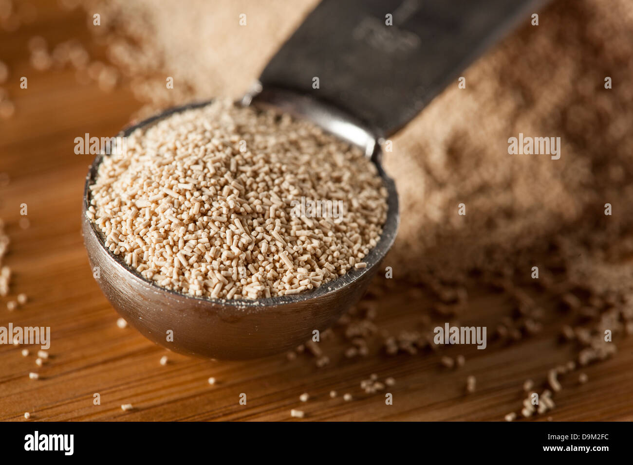 Organische Rohstoffe Hefe zum Backen von Brot vor dem Hintergrund Stockfoto