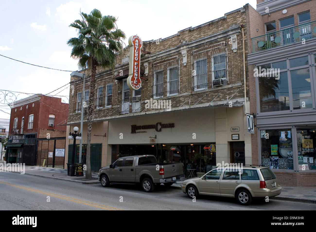 Außenseite der König Corona Cigar Shop, Ybor City, Tampa, Florida, Vereinigte Staaten von Amerika Stockfoto