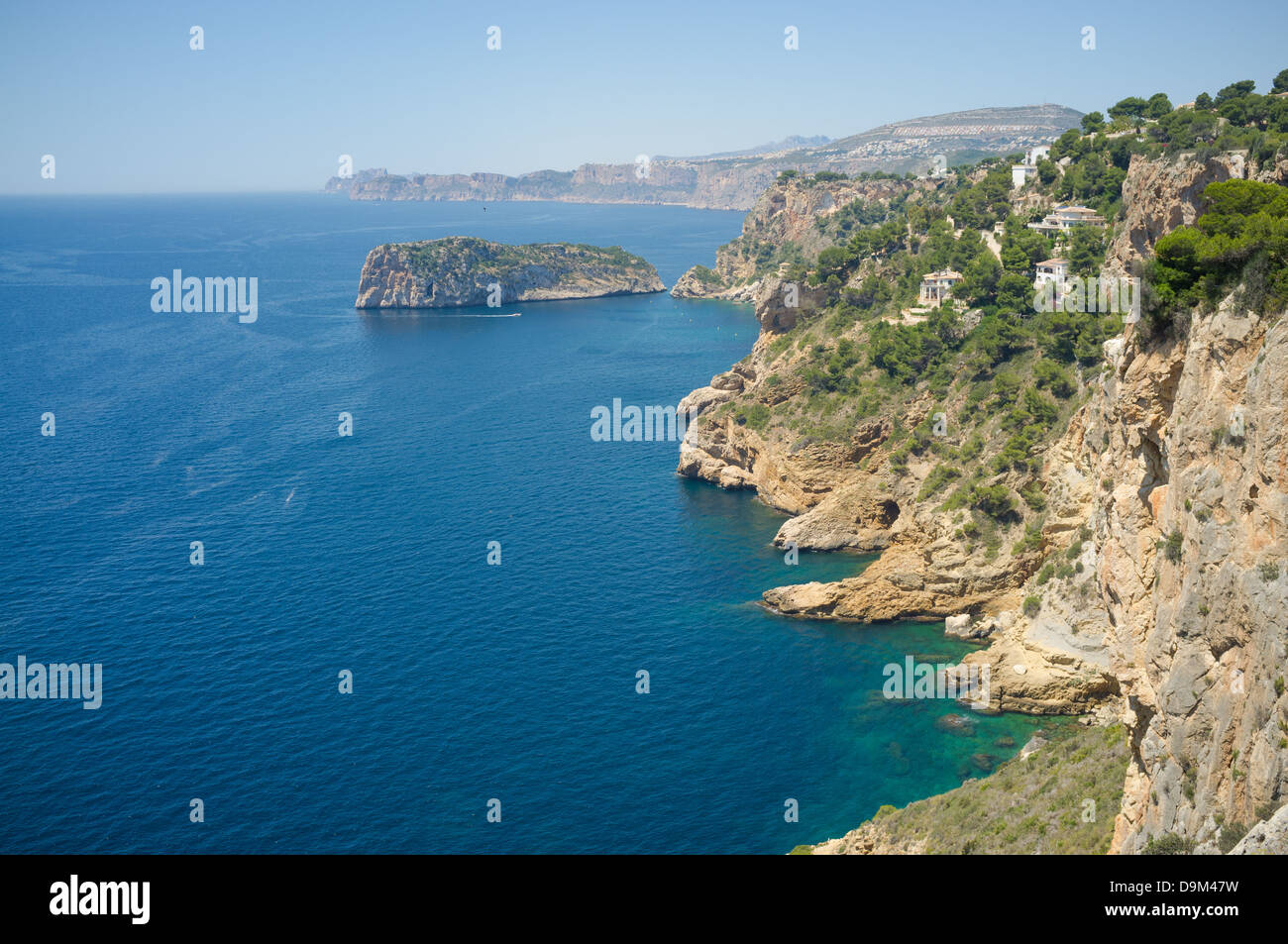 Felsigen Mittelmeerküste rund um Cabo De La Nao, Javea, Spanien Stockfoto