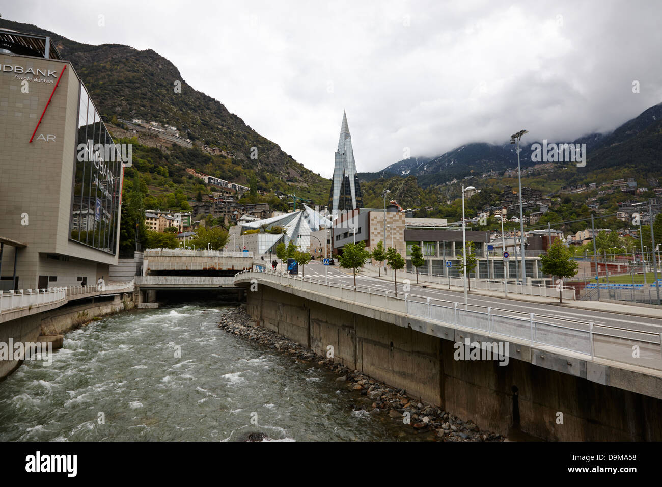 Gran Valira Fluss fließt durch Andorra la Vella andorra Stockfoto