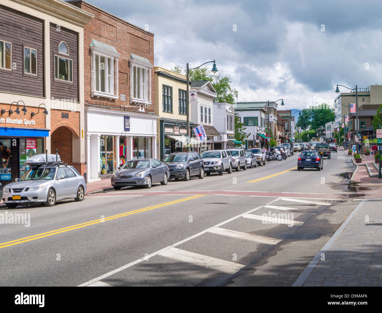 Main Street in der Innenstadt von Lake Placid, New York Stockfoto