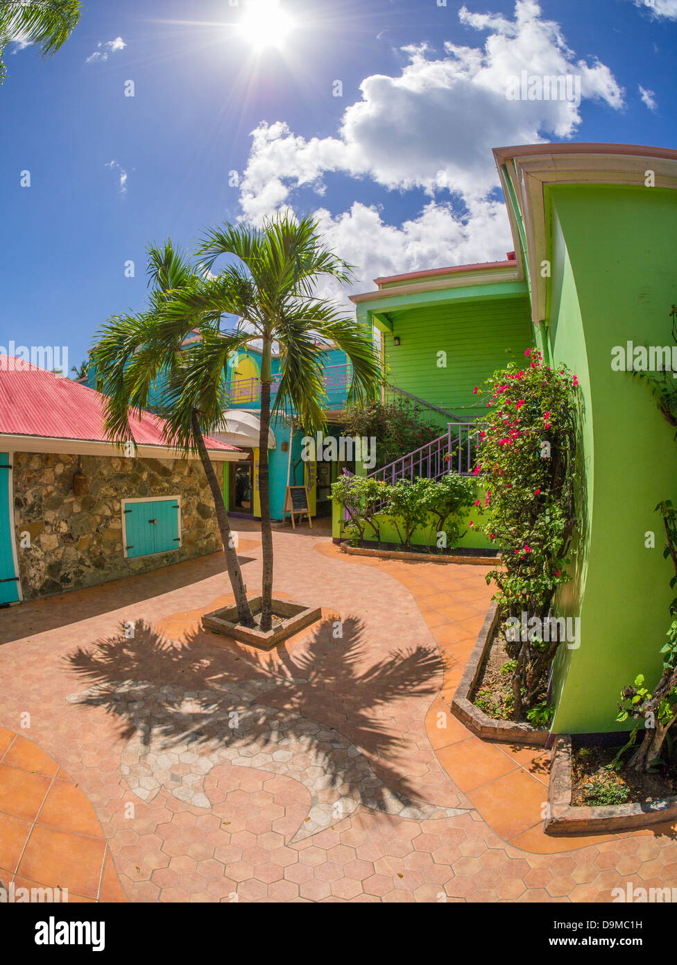 Shopping-District in Cruz Bay auf der Karibik Insel St. John in den US Virgin Islands Stockfoto